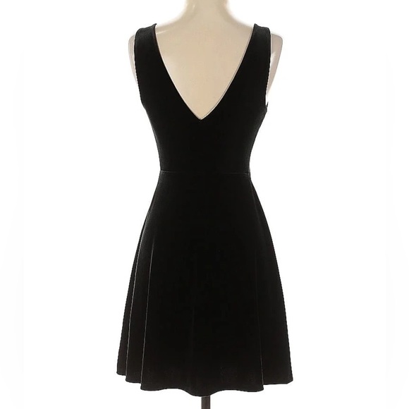 Express Dresses & Skirts - Express Elegant Black Sleeveless Sheath front‎ mini Dress with V-back